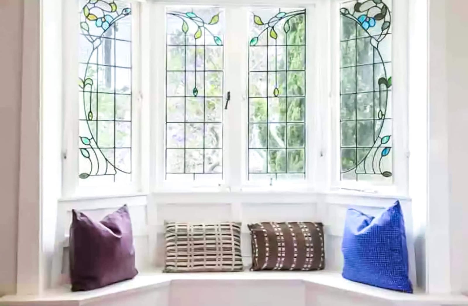 Patricia room, leadlight bay window with window seat